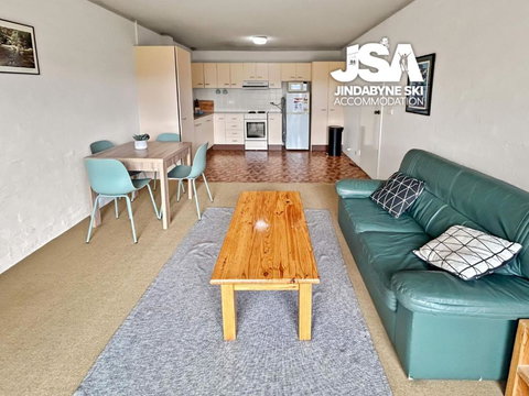 Alpine Mountain View Kirwan 10 - Accommodation Asia 2