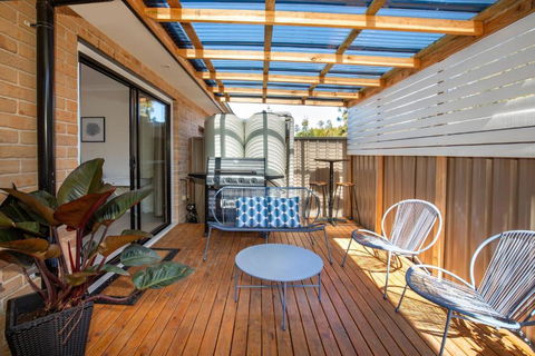 Alkira - Pet Friendly - 4 Mins Walk To Beach - Accommodation Guide 0