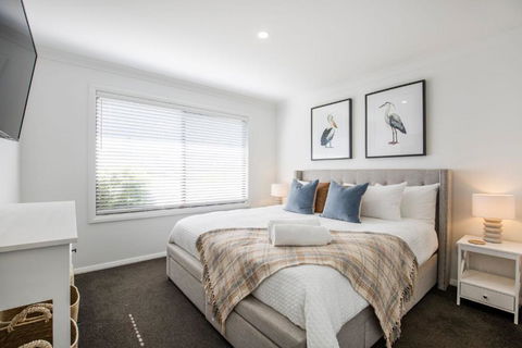 Alkira - Pet Friendly - 4 Mins Walk To Beach - Accommodation Guide 3