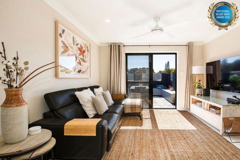 Alkira - Pet Friendly - 4 Mins Walk To Beach - Accommodation Guide 1