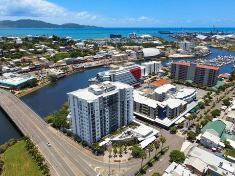 Apartment On Palmer - Accommodation Guide 4
