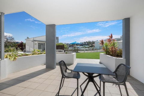 Apartment On Palmer - Accommodation Guide 1