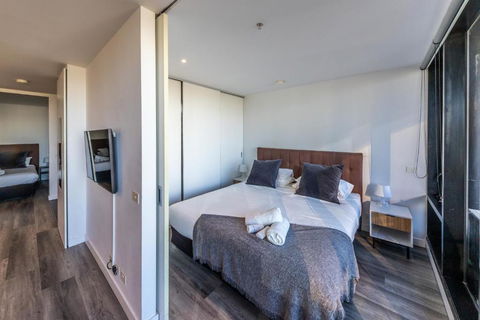 Aura2107, 2 Bedroom Apartment With Balcony, Stunning Yarra River And City Views - Accommodation Guide 4