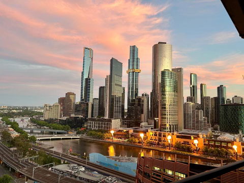 Aura2107, 2 Bedroom Apartment With Balcony, Stunning Yarra River And City Views - Accommodation Guide 2