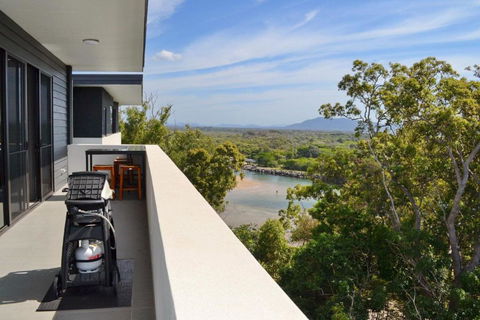 Arizons - Accommodation Guide 0