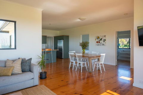 Antechamber Bay Retreats - Accommodation Guide 1