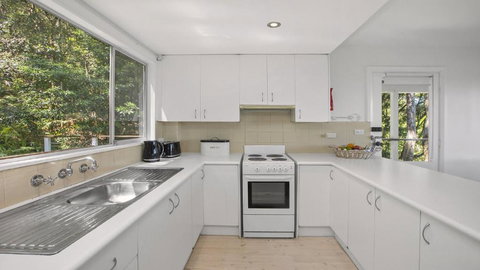 Anthonys Treehouse By The Beach - Accommodation Asia 4