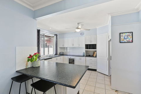Anzac Cottage - Accommodation Guide 3