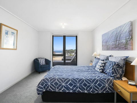 Apartment 11 Pacific Apartments - Accommodation Guide 4