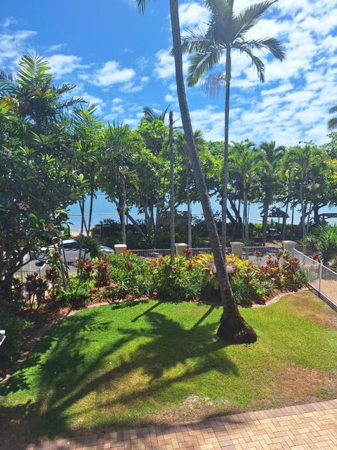 Apartment 12 On Trinity Beach - Accommodation Asia 0