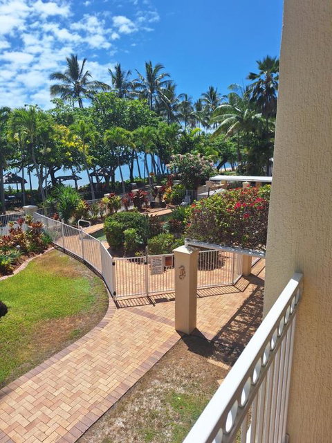 Apartment 12 On Trinity Beach - Accommodation Asia 3