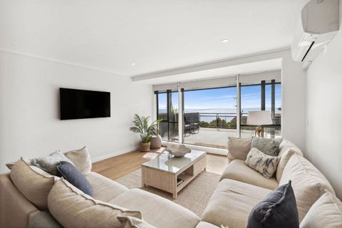 Apartment 12 Pacific Apartments - Accommodation Guide 1