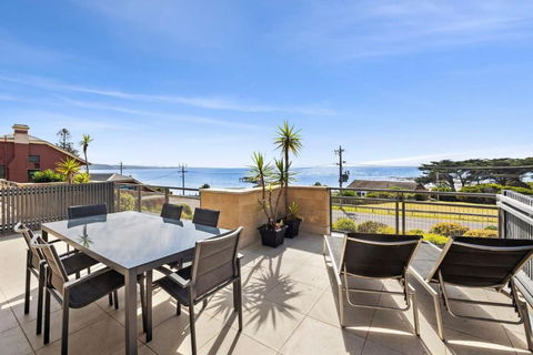 Apartment 12 Pacific Apartments - Accommodation Guide 0