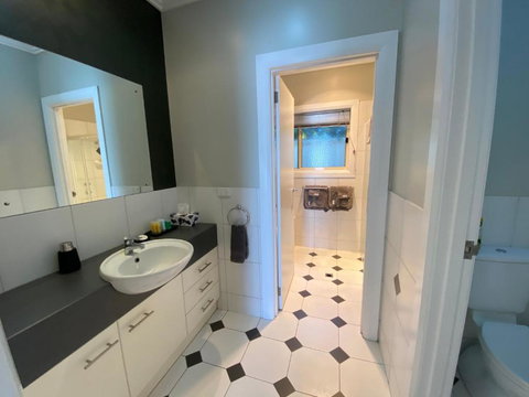 Apartment 144 Mount Gambier - Accommodation Asia 4