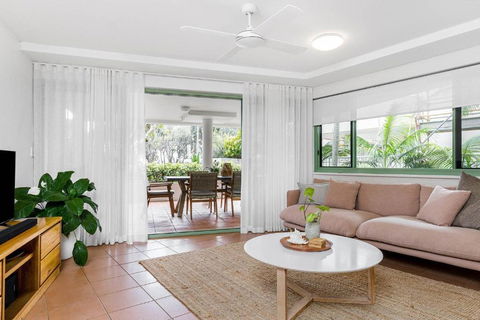 Apartment 2 Surfside - Accommodation Guide 2