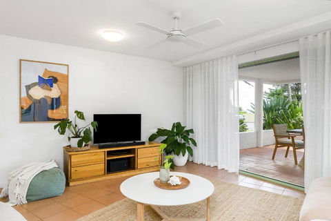 Apartment 2 Surfside - Accommodation Guide 3