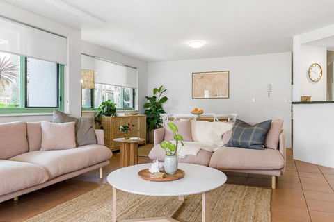 Apartment 2 Surfside - Accommodation Guide 4