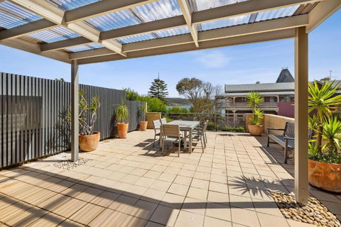 Apartment 23 Pacific Apartments - Accommodation Asia 1