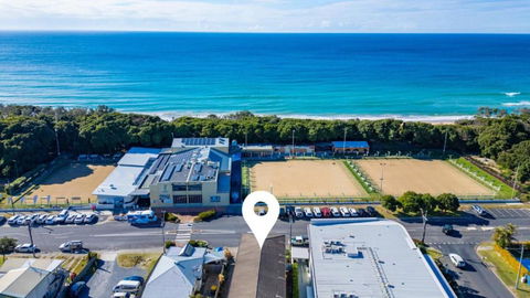 Apartment Awesome Location, Near Cafes, Restaurants, Short Stroll To The Beach - Accommodation Guide 2