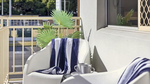 Apartment Awesome Location, Near Cafes, Restaurants, Short Stroll To The Beach - Accommodation Guide 3