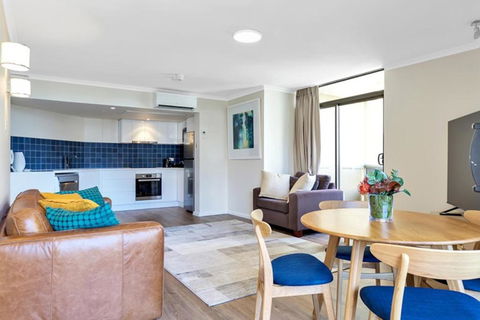 Apartment On Top Of The Park - Accommodation Guide 1