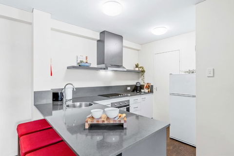 Apartment With City Views In East Perth - Accommodation Guide 3