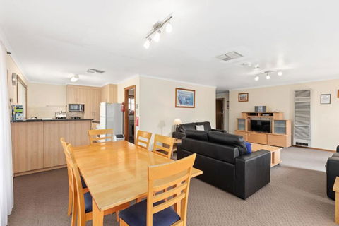 Apartments On Tolmie - Accommodation Guide 3