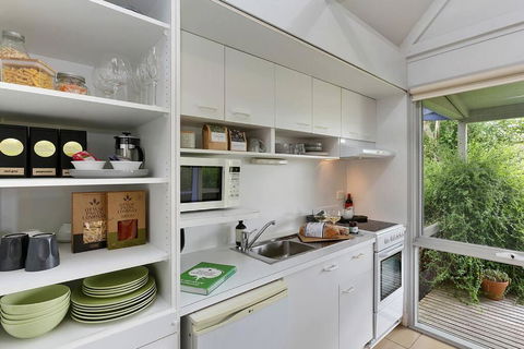 Apollo Bay Beach Bungalow - Couples Retreat - Accommodation Guide 4