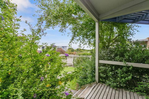 Apollo Bay Beach Bungalow - Couples Retreat - Accommodation Guide 3