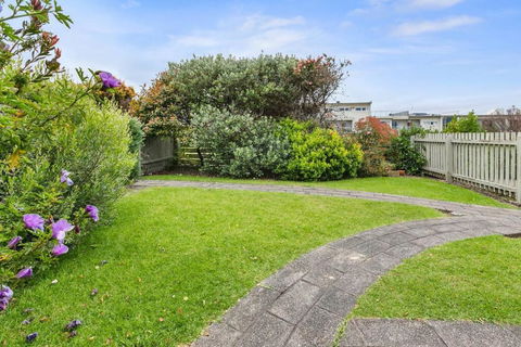 Apollo Bay Beach Bungalow - Couples Retreat - Accommodation Guide 1
