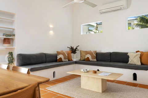 Apollo House - Accommodation Guide 4