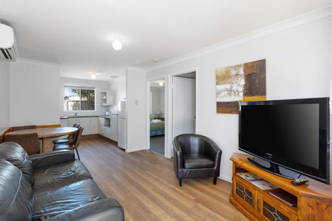 Apollo Lodge - Accommodation Guide 2