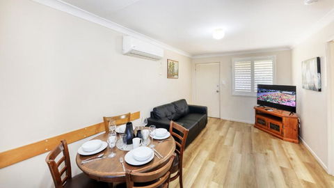 Apollo Lodge - Accommodation Guide 4