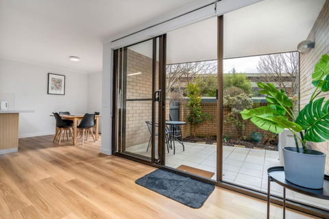 Apt In Kingston - 10min To Lake Burley Griffin - Accommodation Guide 4