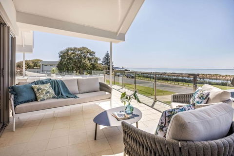 Aqua Blu - Accommodation Guide 1