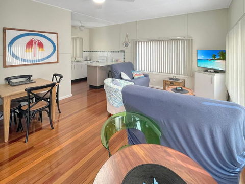 Aqua Cottage - Accommodation Guide 3