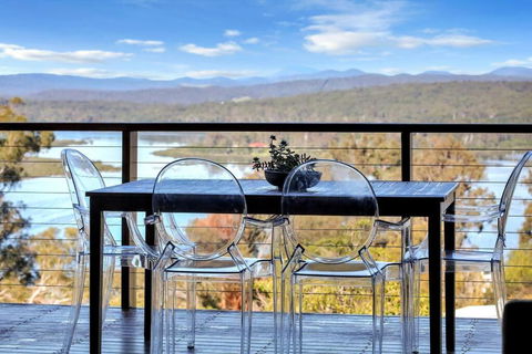 Aqua La Vista - 4 Bedroom Pet Friendly House - Accommodation Guide 0