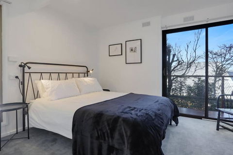 Aqua La Vista - 4 Bedroom Pet Friendly House - Accommodation Guide 2