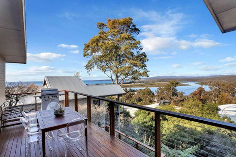 Aqua La Vista - 4 Bedroom Pet Friendly House - Accommodation Guide 3