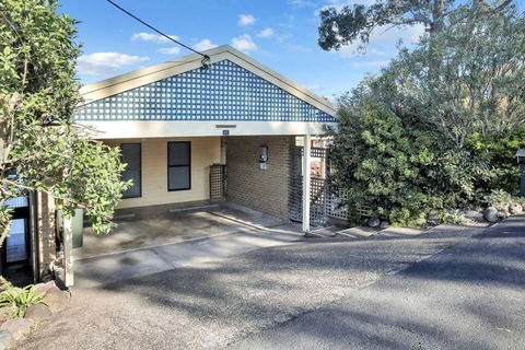Aqua La Vista - 4 Bedroom Pet Friendly House - Accommodation Guide 4