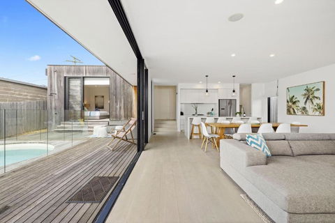 Aqua Luna - Stylish Retreat By Koonya Ocean Beach - Accommodation Guide 1