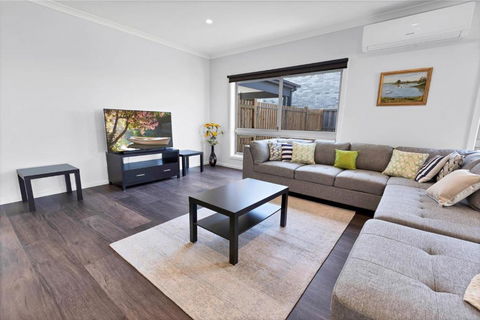 Aqua Views - Accommodation Guide 0
