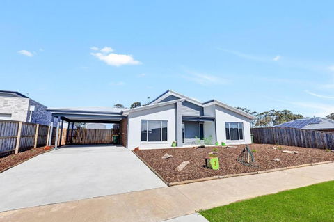 Aqua Views - Accommodation Guide 2
