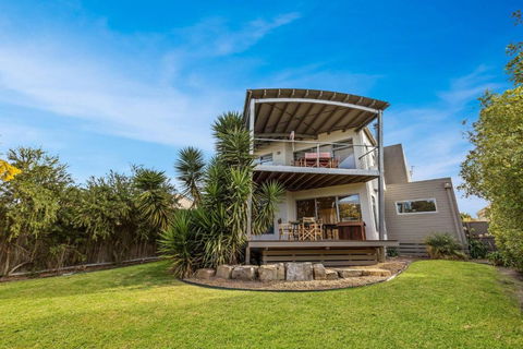 Aqua Vista - Accommodation Guide 3