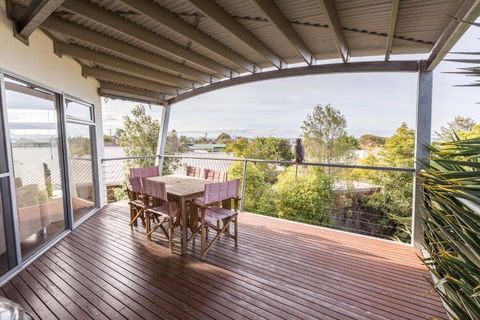 Aqua Vista - Accommodation Guide 2