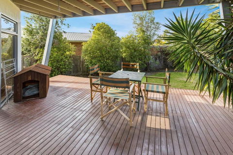 Aqua Vista - Accommodation Guide 4