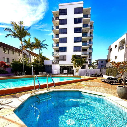 Aqualine Apartments On The Broadwater - Accommodation Guide 0