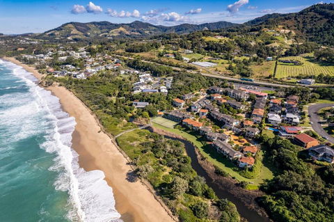 Aqualuna Beach Resort - Accommodation Guide 0