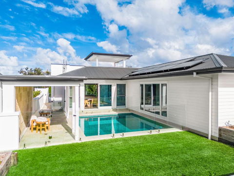 Aquarium House - Accommodation Guide 0