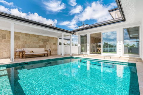Aquarium House - Accommodation Guide 1